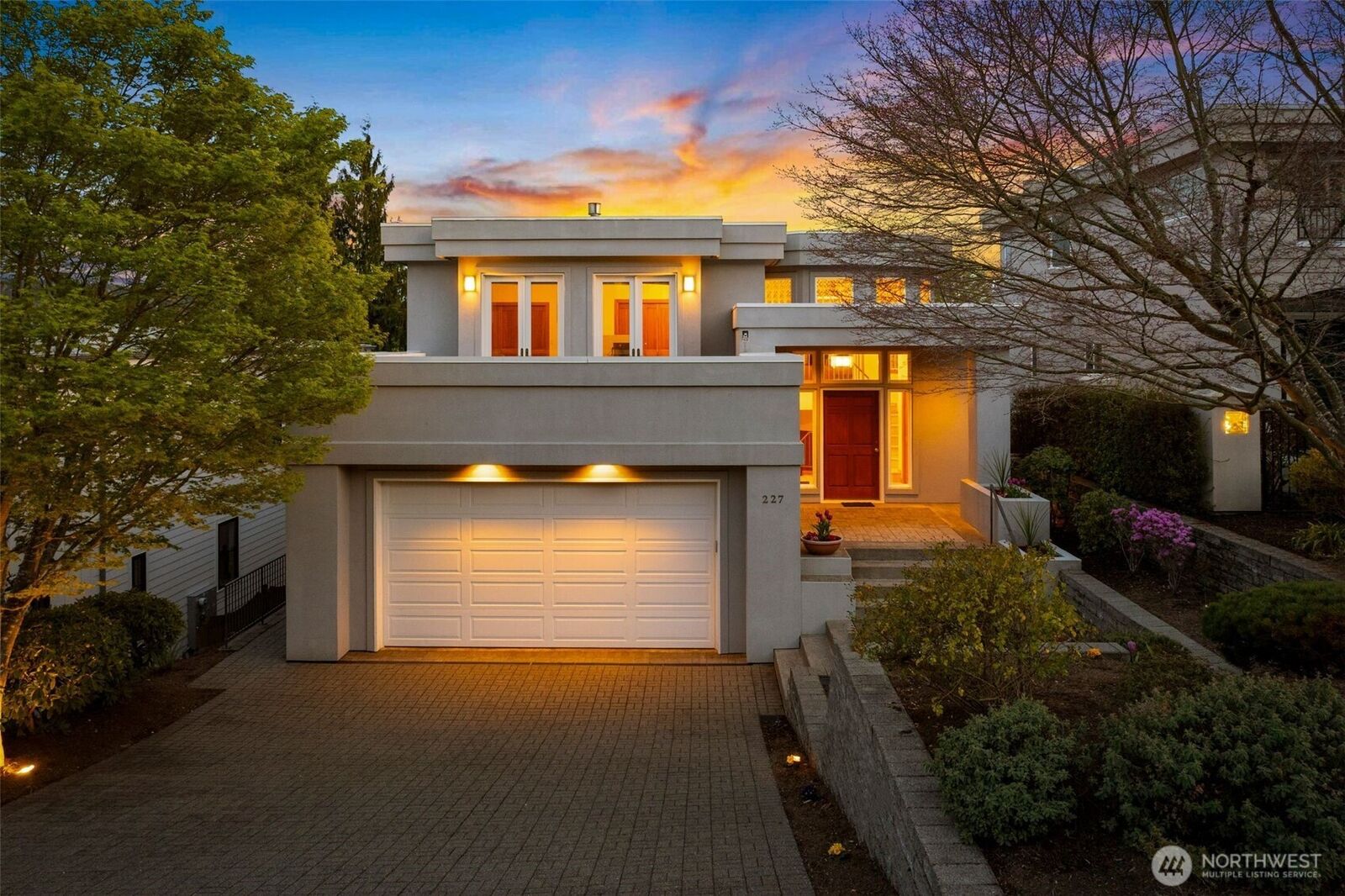 Property Photo:  227  8th Avenue  WA 98033 