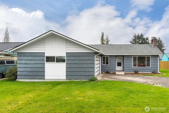 Property Photo:  2241  Rose Place  WA 98632 