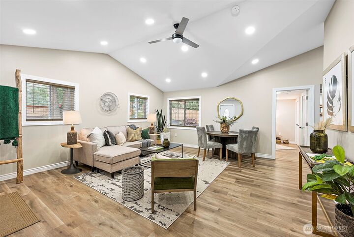 Property Photo:  20425  198th Avenue SE  WA 98038 