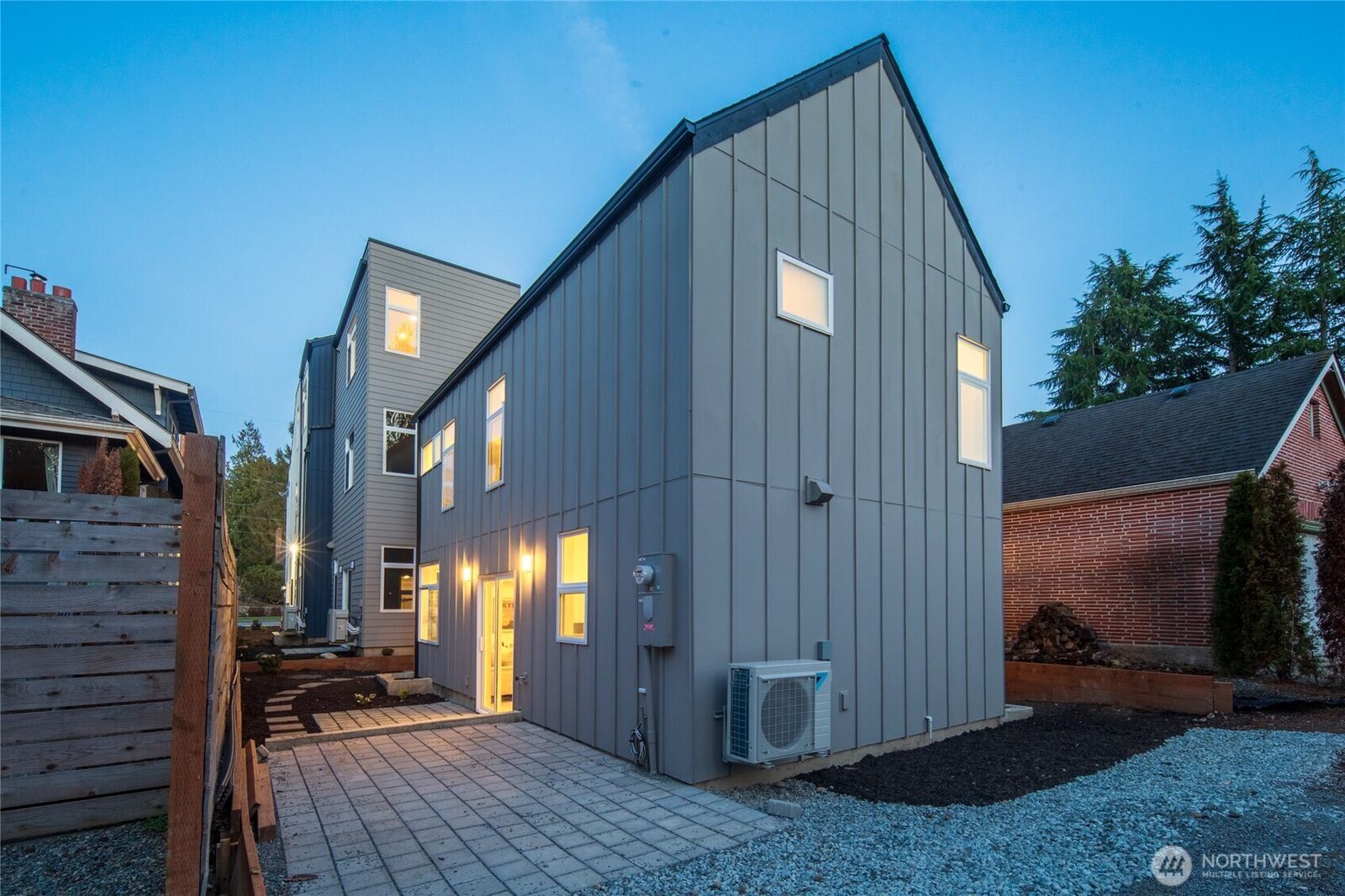 Property Photo:  2935  39th Avenue SW  WA 98116 