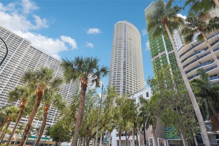 Property Photo:  1750 N Bayshore Dr 2805  FL 33137 