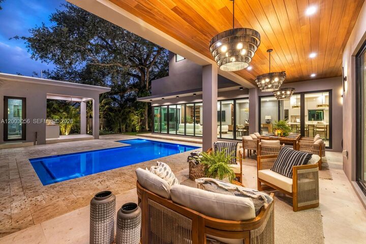 Property Photo:  824 NE 111th St  FL 33161 