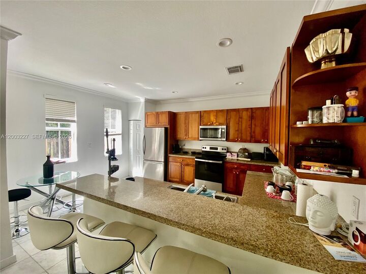 Property Photo:  10770 NW 74th Ln 10770  FL 33178 