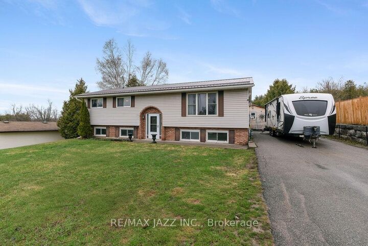Property Photo: 29 Grandview Drive ON K0L 2W0