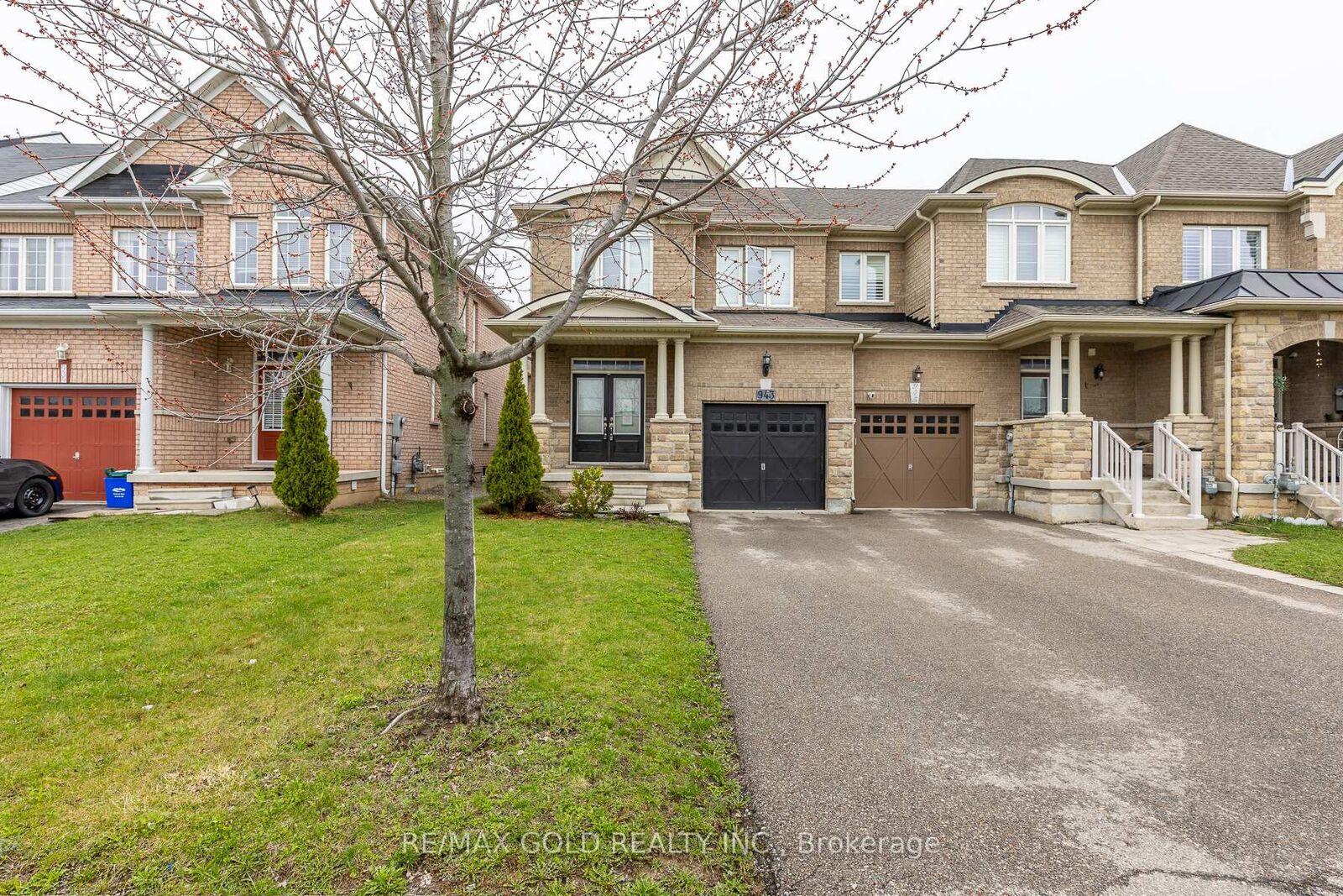 Property Photo: 943 Transom Crescent ON L9T 8K4
