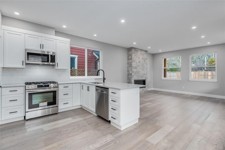 Property Photo: 635 5th St BC V9N 1K5