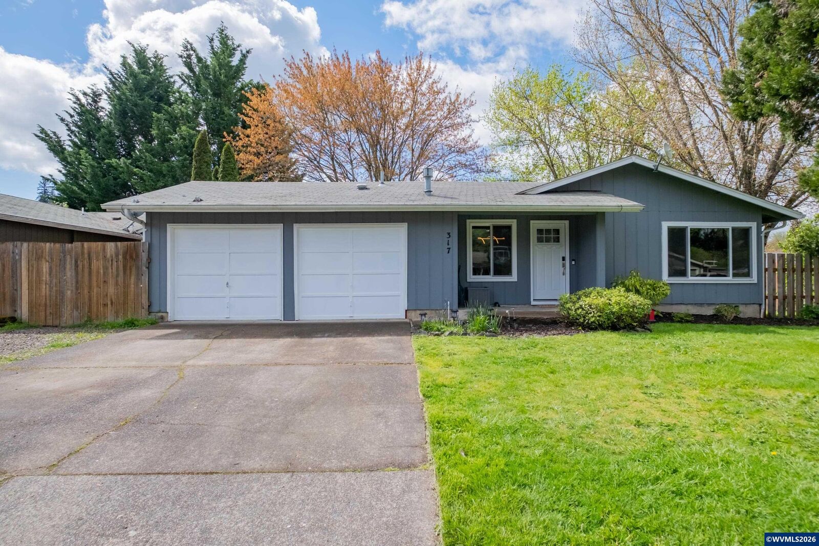 Property Photo:  317 Vincent St  OR 97370 