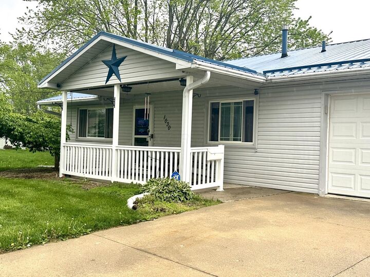 Property Photo:  1030 Amherst  OH 43302 