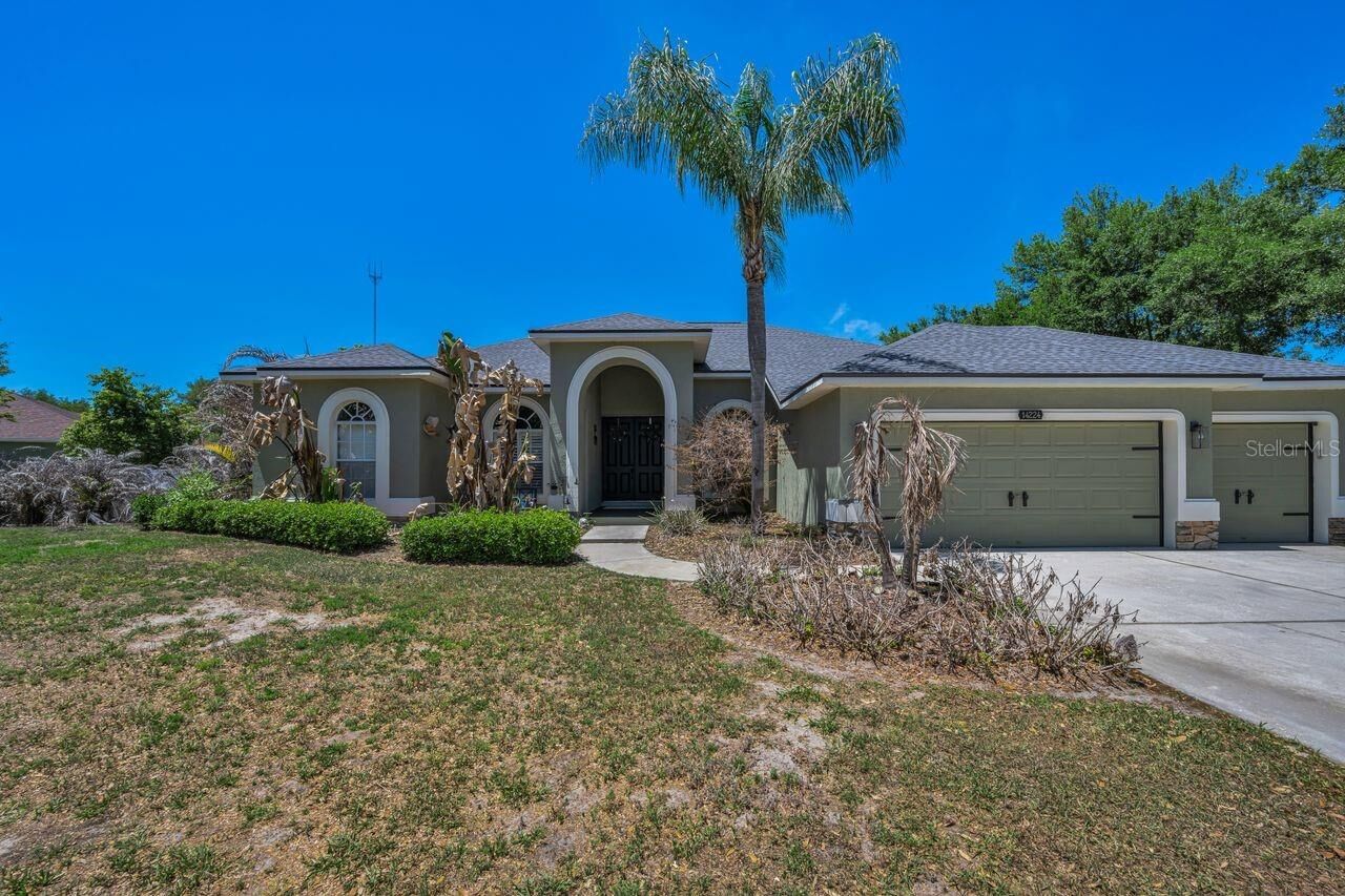 Property Photo:  14224 Creek Run Drive  FL 33579 