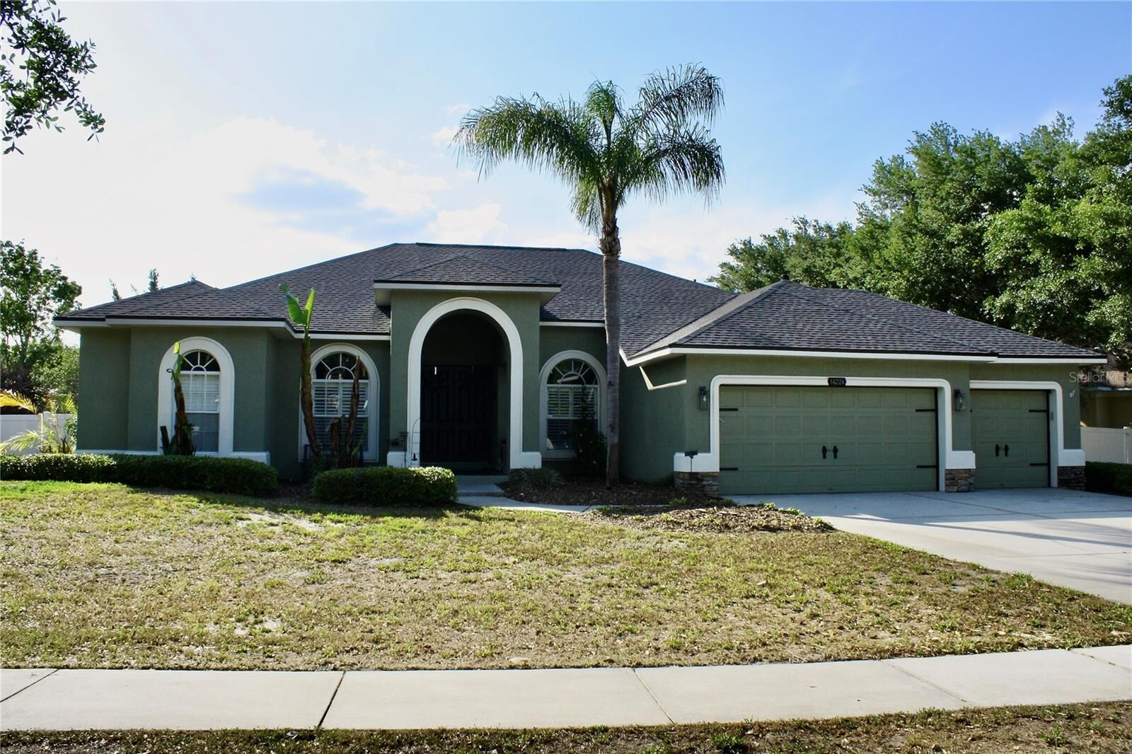 Property Photo:  14224 Creek Run Drive  FL 33579 