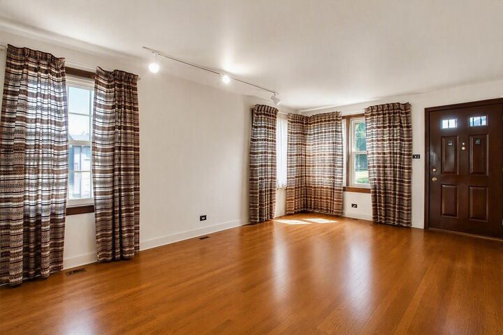 Property Photo:  316 Morris Avenue  IL 60104 