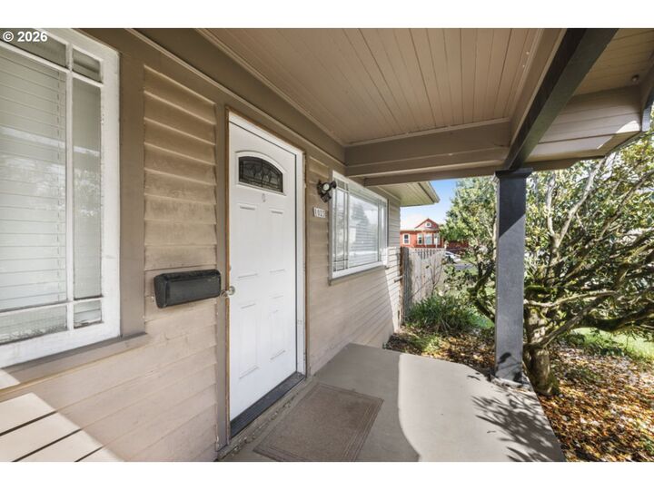Property Photo:  1023 NE 60th Ave NE  OR 97213 