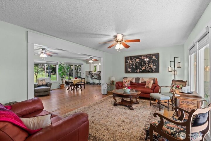 Property Photo:  1401 N Devon Avenue  WA 98802 