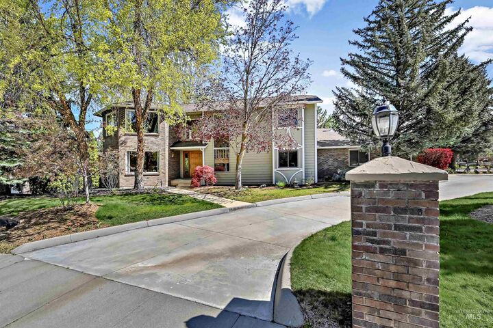 Property Photo:  1282 E Braemere Road  ID 83702 