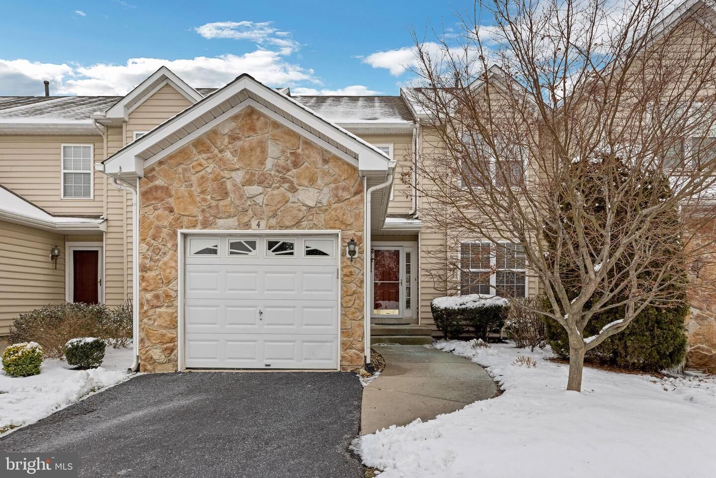 Property Photo: 4 Hogan Way NJ 08057