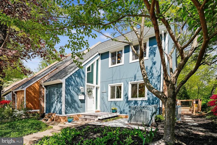 Property Photo:  11110 Forest Edge Drive  VA 20190 