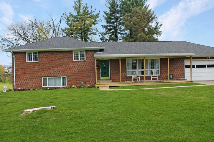 Property Photo:  541 School St  PA 15857 