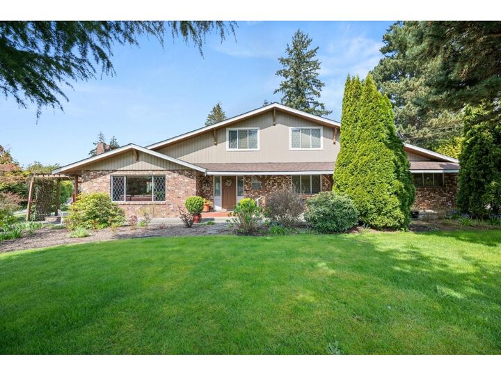 Photo de la propriété:  5715 132 Street  BC V3X 1N6 