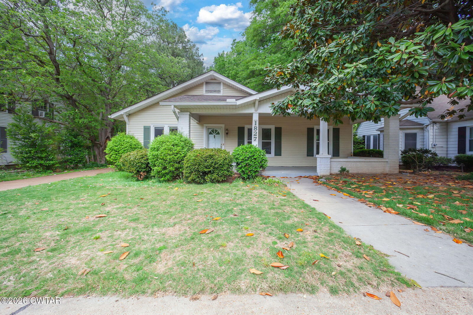 Property Photo:  1827 E Maple Street  TN 38343 