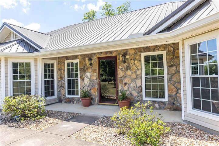 Property Photo:  2278 Lee Road 240  AL 36874 