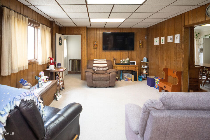 Property Photo:  616 2nd Avenue SE  ND 58401 