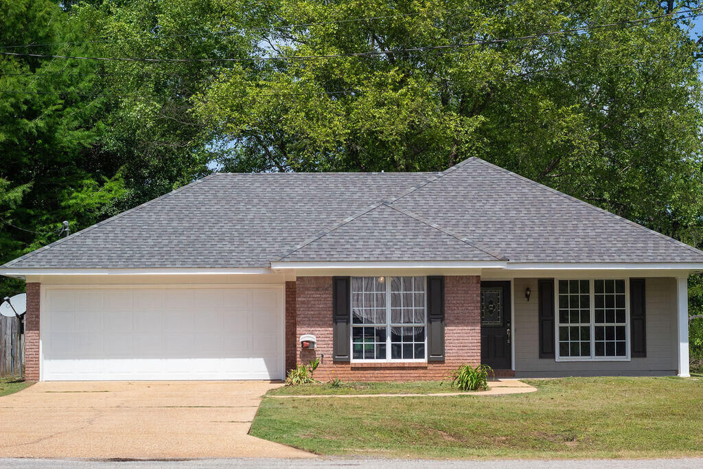 Property Photo:  278 Thornton Drive  MS 39702 