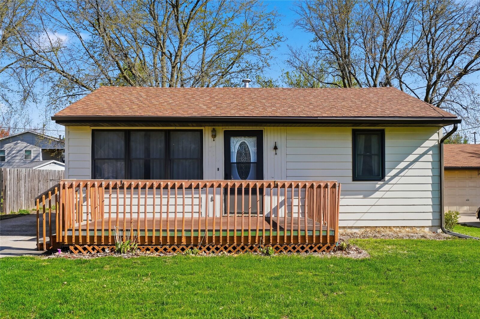 Property Photo:  710 Waldo Street  IA 50226 