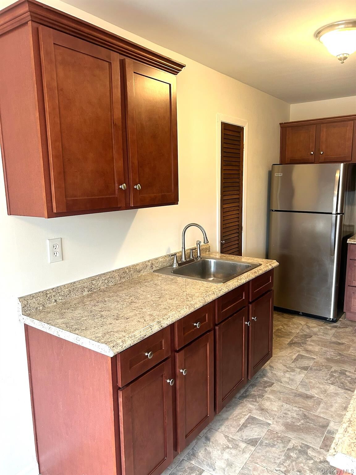 Property Photo:  8 Colonial Road 8  NY 12508 