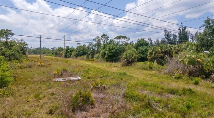 Property Photo:  925 Indian Creek Lane  FL 33982 
