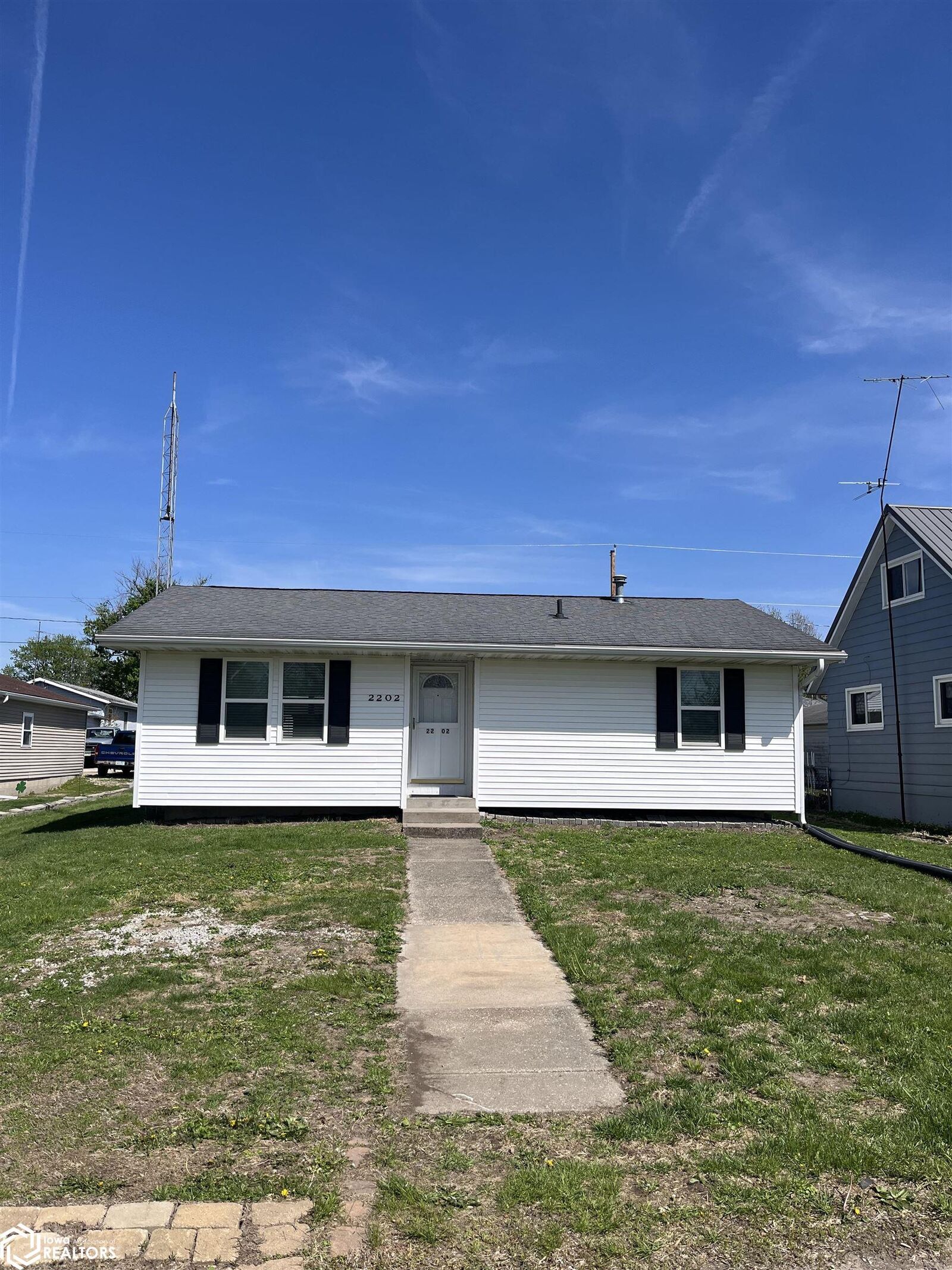 Property Photo:  2202 Racine Avenue  IA 52601 