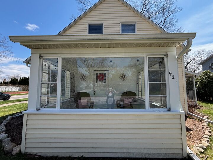 Property Photo:  921 Moulton Avenue  MI 49445 