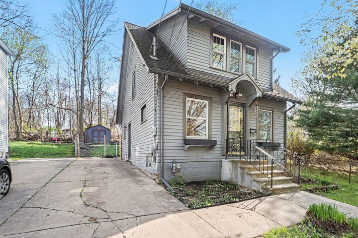 Property Photo:  1516 Charles Avenue  MI 49048 