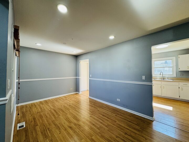 Property Photo:  923 Daniels Court  IL 60194 