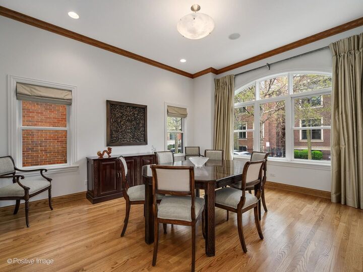 Property Photo:  2664 N Hartland Court  IL 60614 