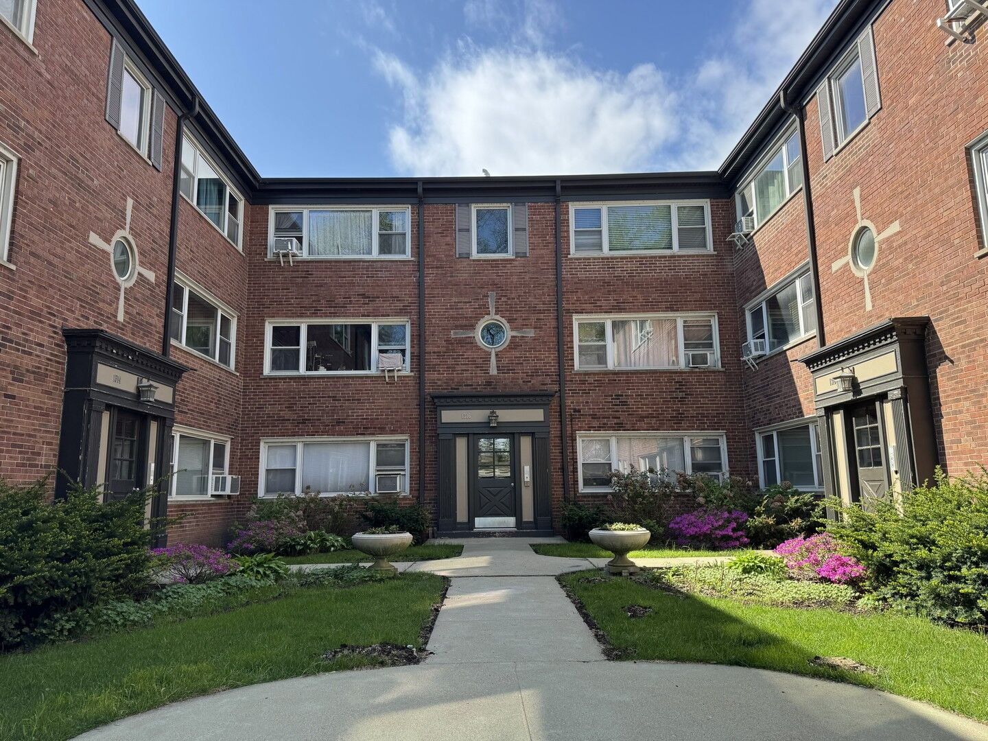 Property Photo: 1316 Central Street 1E IL 60201