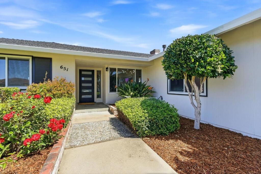 Property Photo:  651 San Tomas Way  CA 93901 