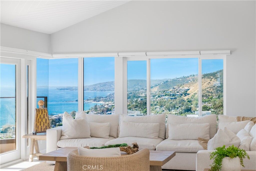 Property Photo:  15 N Vista De Catalina  CA 92651 