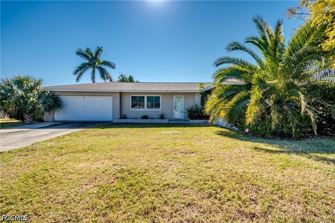 Property Photo:  1122 El Dorado Parkway E  FL 33904 