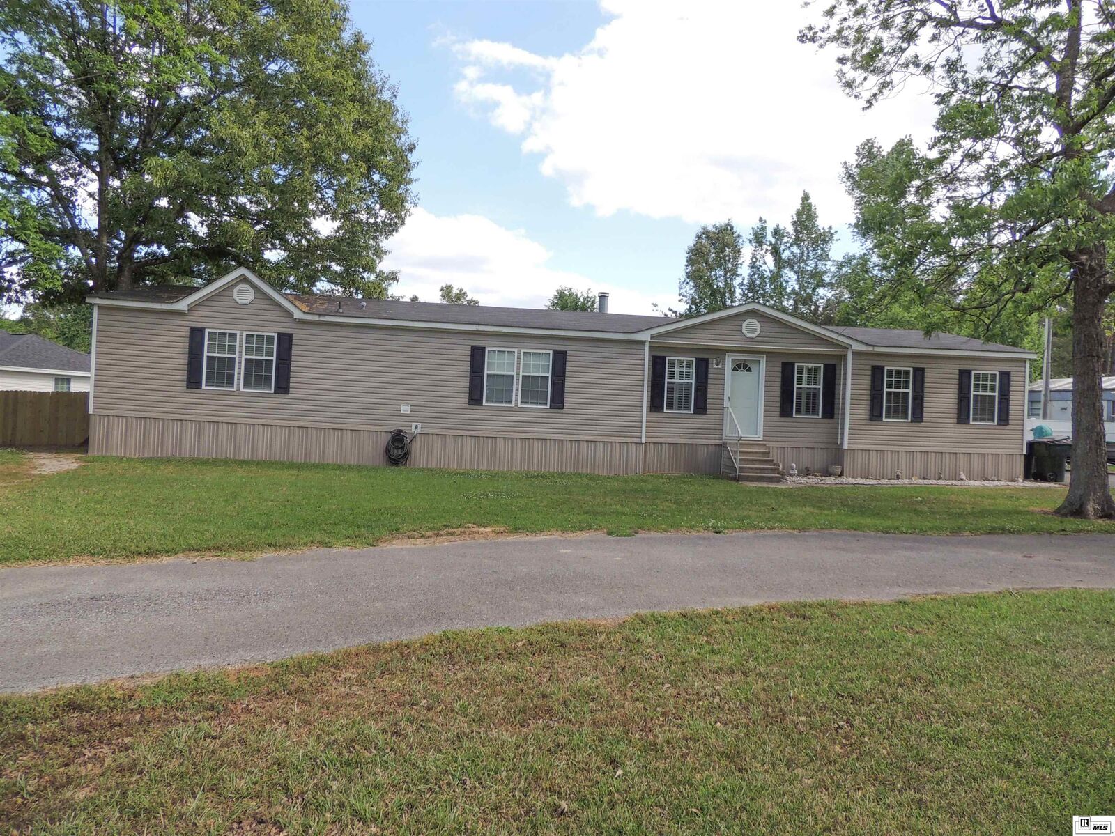 Property Photo:  217 Hart Road  LA 71291 