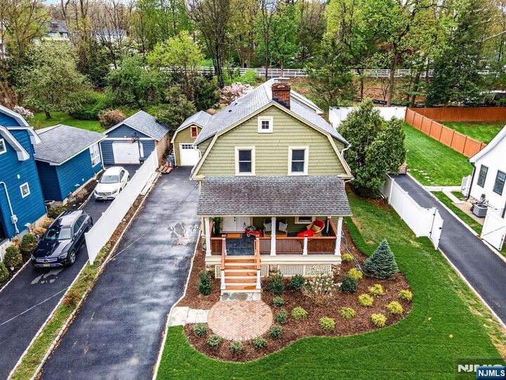 Property Photo:  34 Buttonwood Road  NJ 07021 