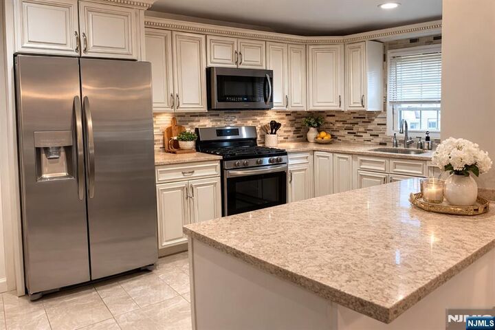 Property Photo:  330-332 Cumberland  NJ 07502 