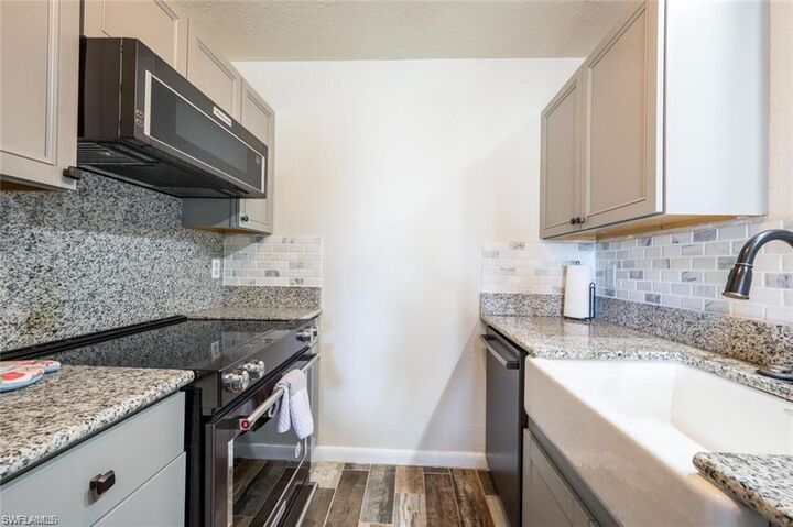 Property Photo:  4625 Bayshore Dr D16  FL 34112 