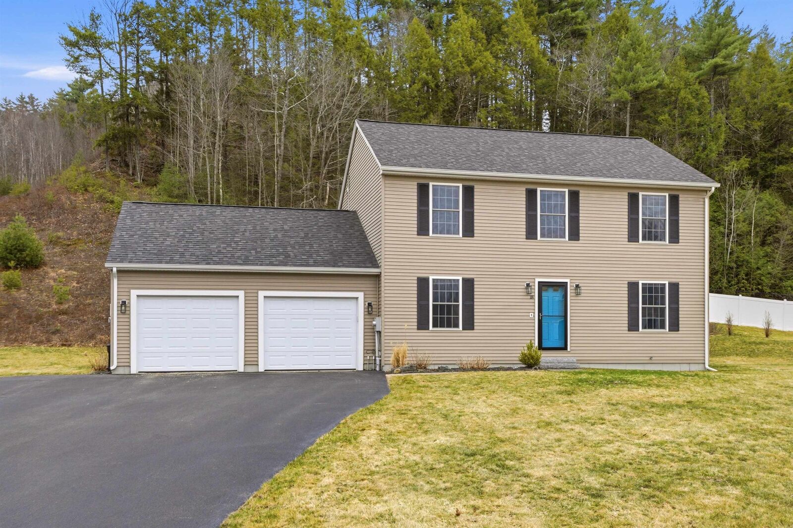 Property Photo:  18 Richfield Way  NH 03086 