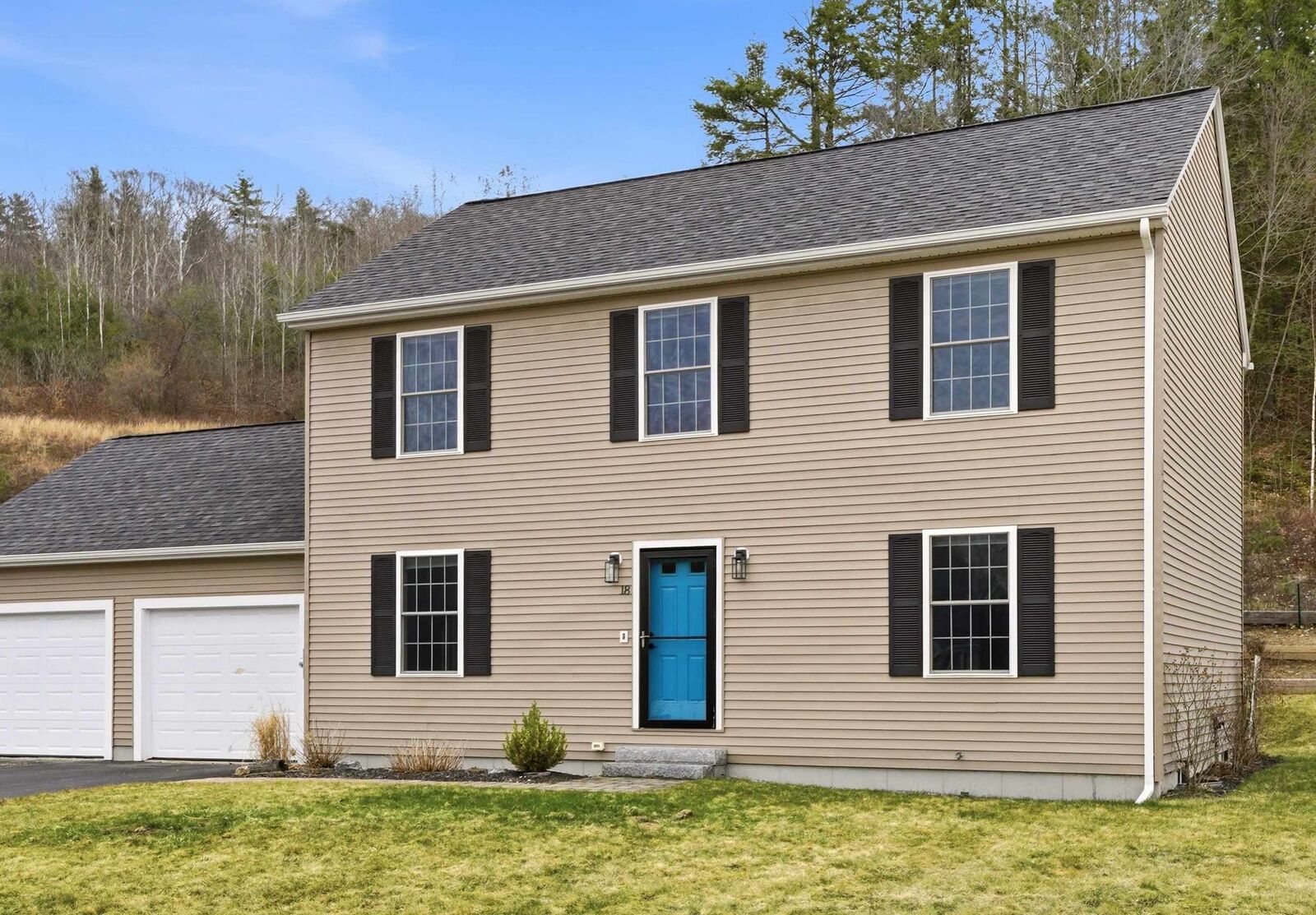 Property Photo: 18 Richfield Way NH 03086
