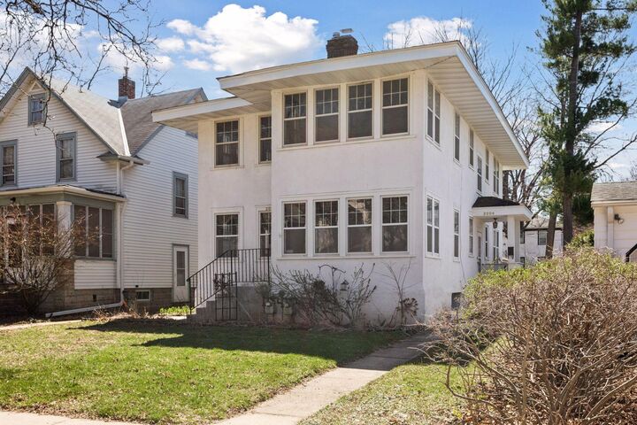 Property Photo:  2004 Ashland Avenue  MN 55104 