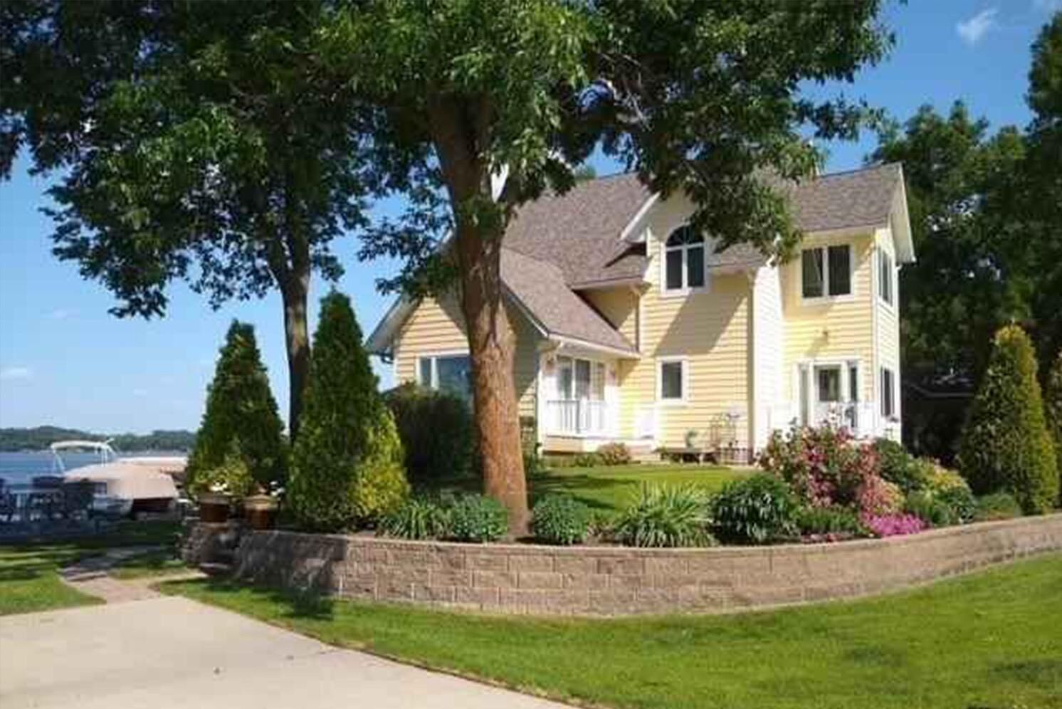 Property Photo:  3710 Sioux Lane  MN 56063 