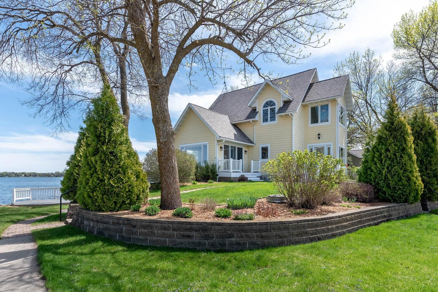 Property Photo:  3710 Sioux Lane  MN 56063 
