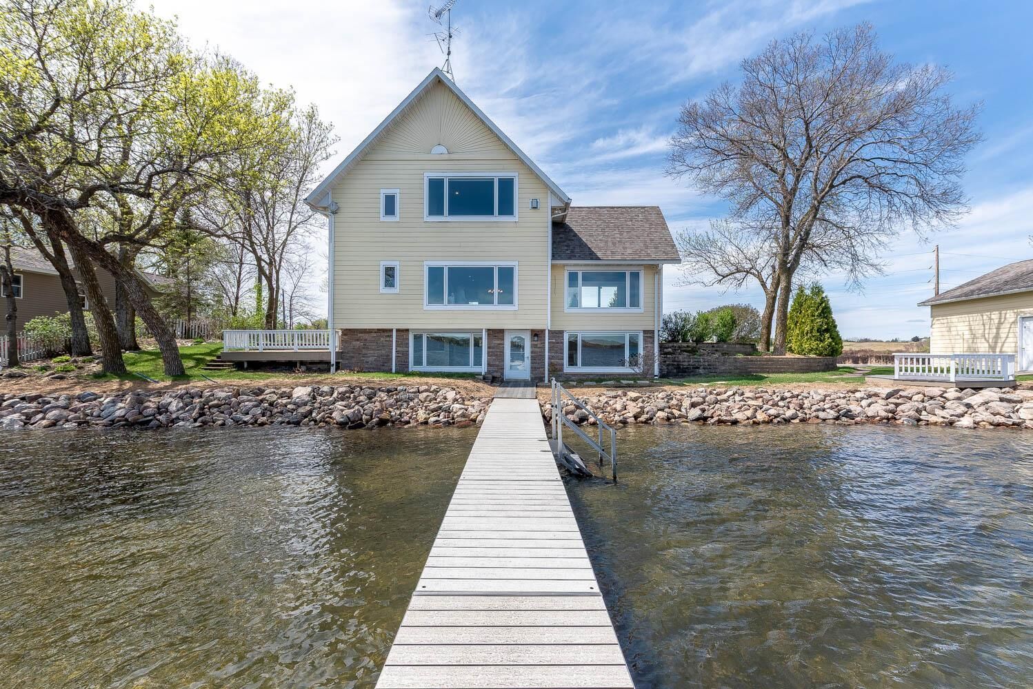 Property Photo:  3710 Sioux Lane  MN 56063 