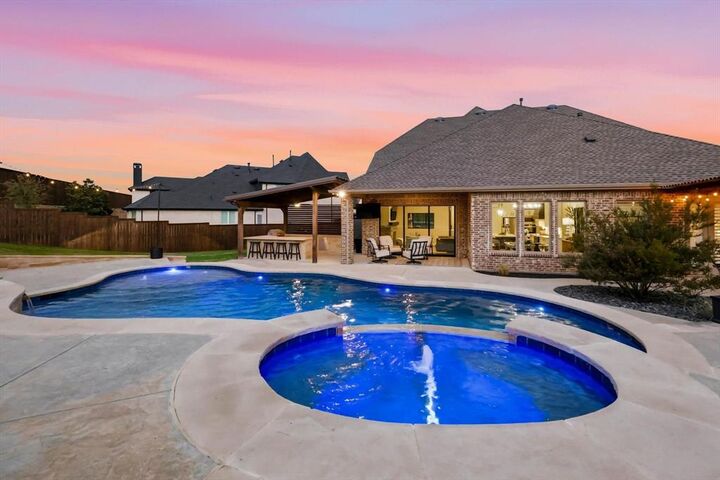 Property Photo:  1208 Broadmoor Way  TX 76262 