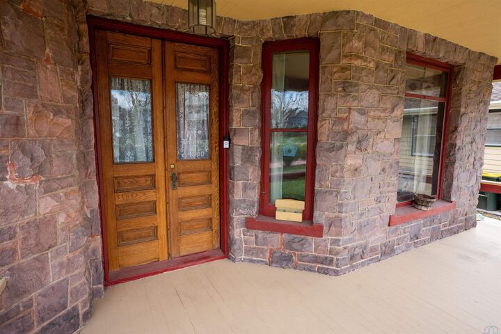 Property Photo:  2216 Jackson St  IA 51104 